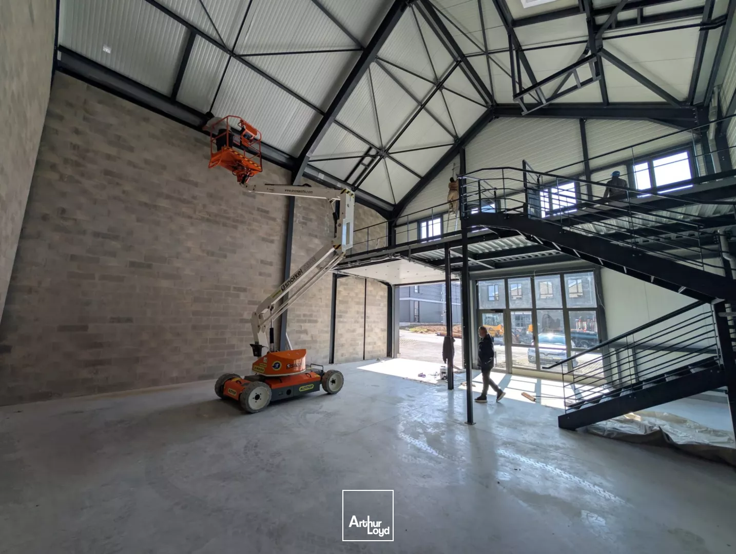 CELLULES NEUVES A LOUER DES 174 M²