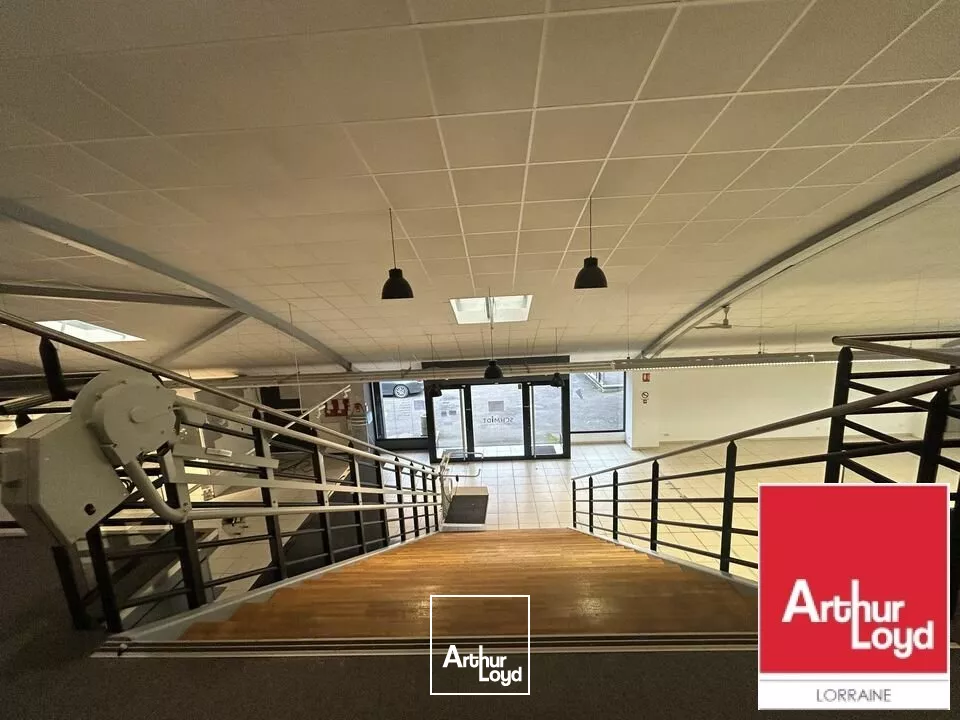 LOCAL COMMERCIAL à LOUER de 1700 m²
