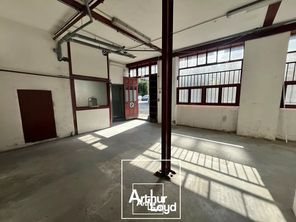 Local à Aménager de 67 m²  Angle de Rue + Stationnement Gratuit - Brive