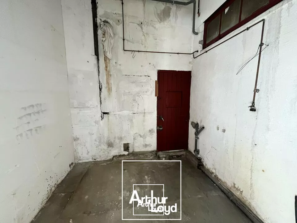 Local à Aménager de 67 m²  Angle de Rue + Stationnement Gratuit - Brive