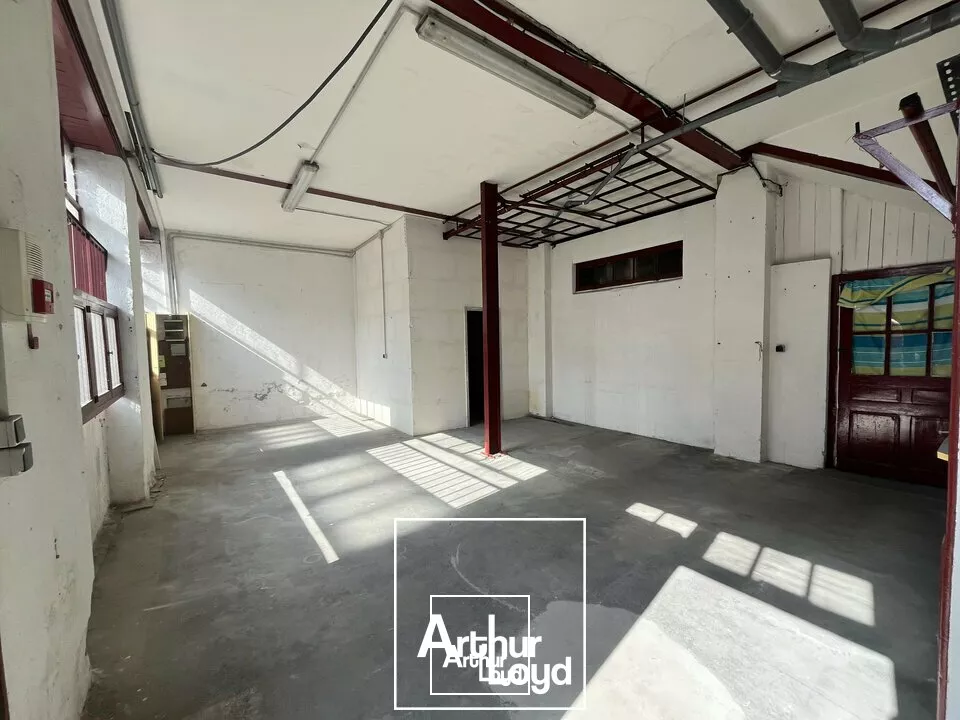 Local à Aménager de 67 m²  Angle de Rue + Stationnement Gratuit - Brive