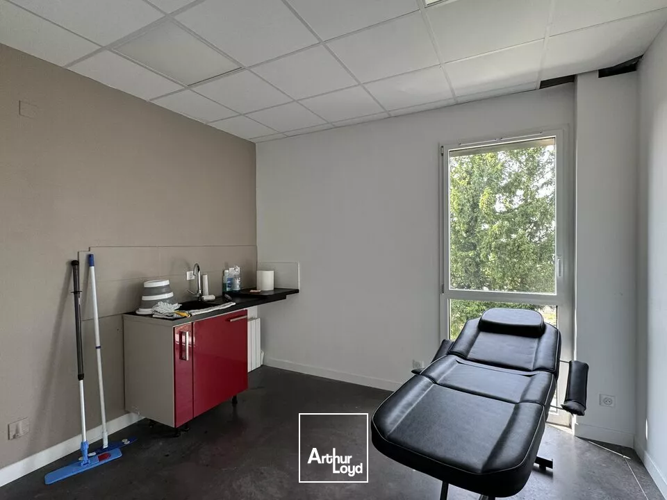 CHAMBRAY LES TOURS ZONE DE LA VRILLONNERIE BUREAUX A LOUER 170 M² AXE PASSANT