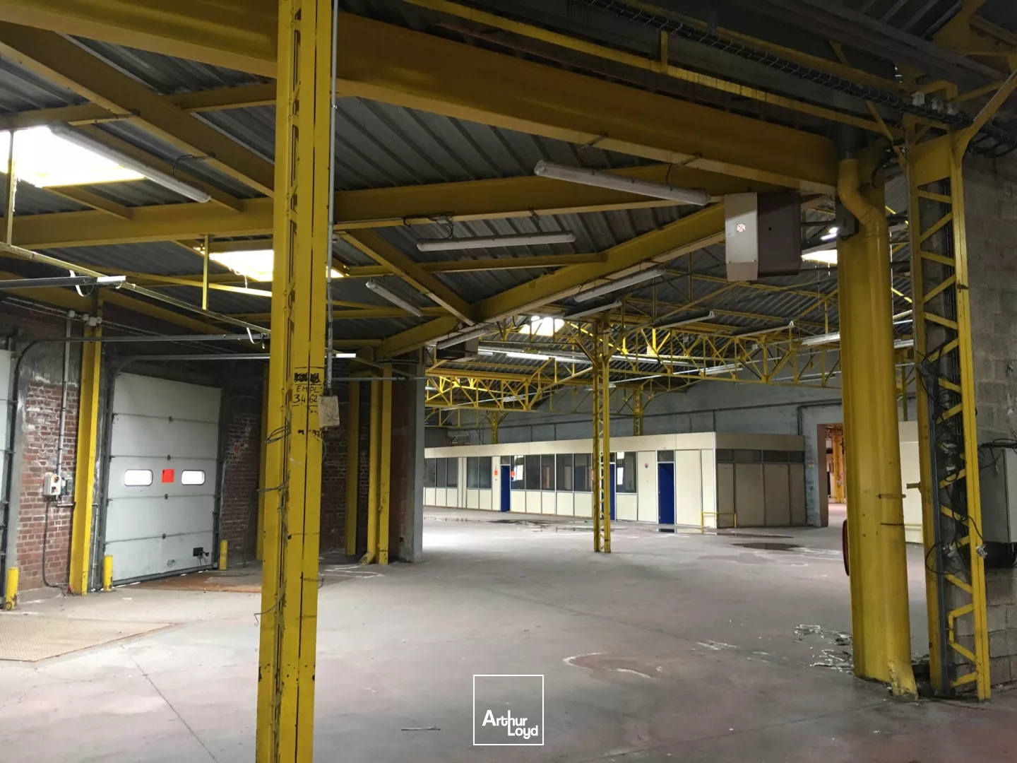 A LOUER - LOCAUX D'ACTIVITÉ - 4910 M2 - SAINT-QUENTIN