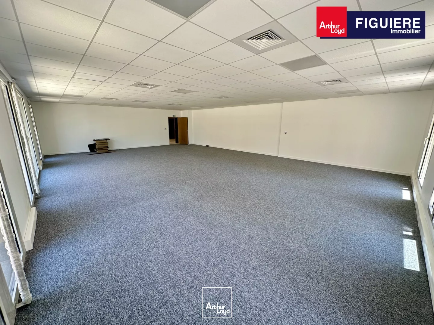 SURFACE DE BUREAUX EN RDC AU SEIN D'UN IMMEUBLE NEUF