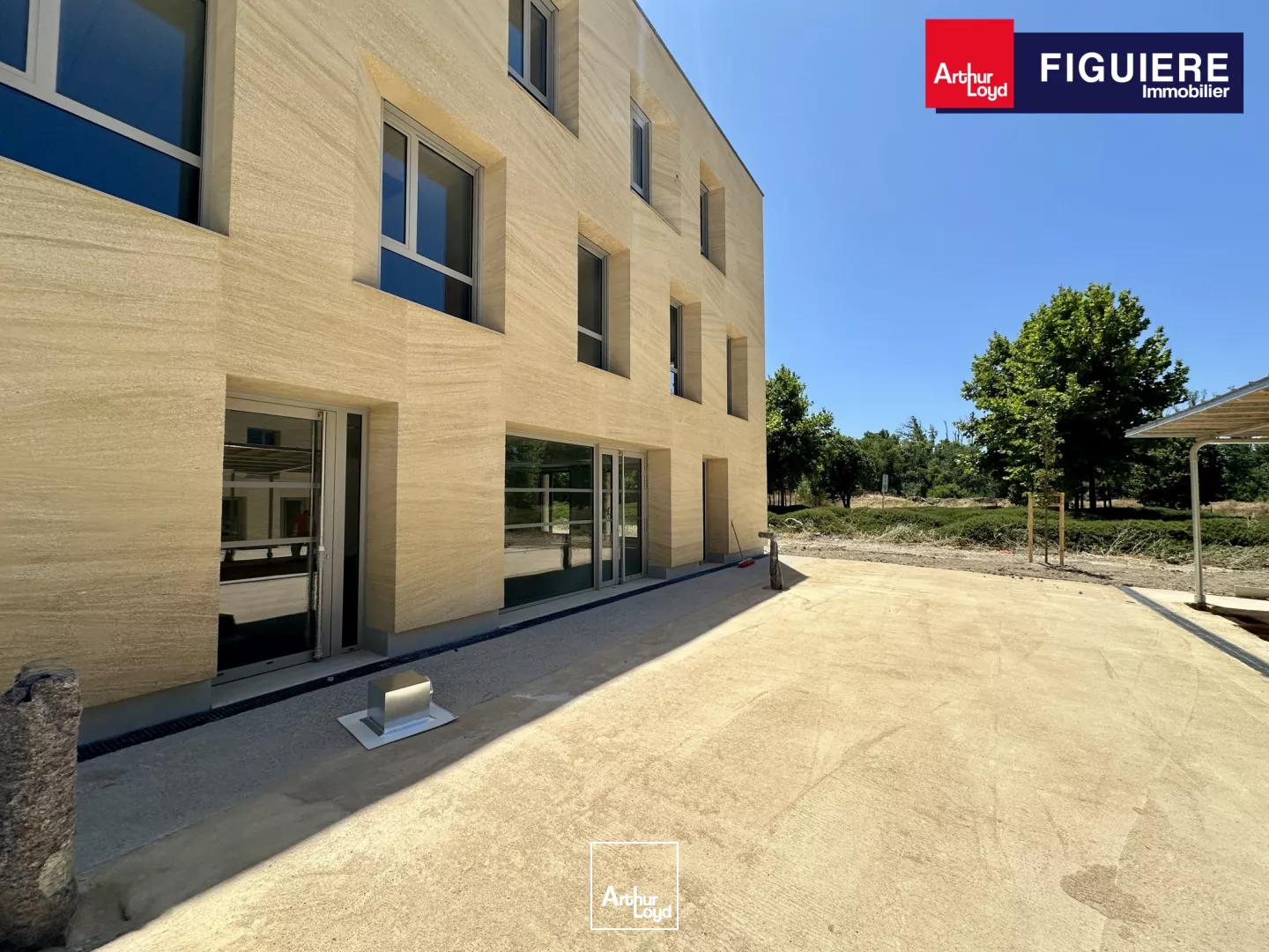 SURFACE DE BUREAUX EN RDC AU SEIN D'UN IMMEUBLE NEUF