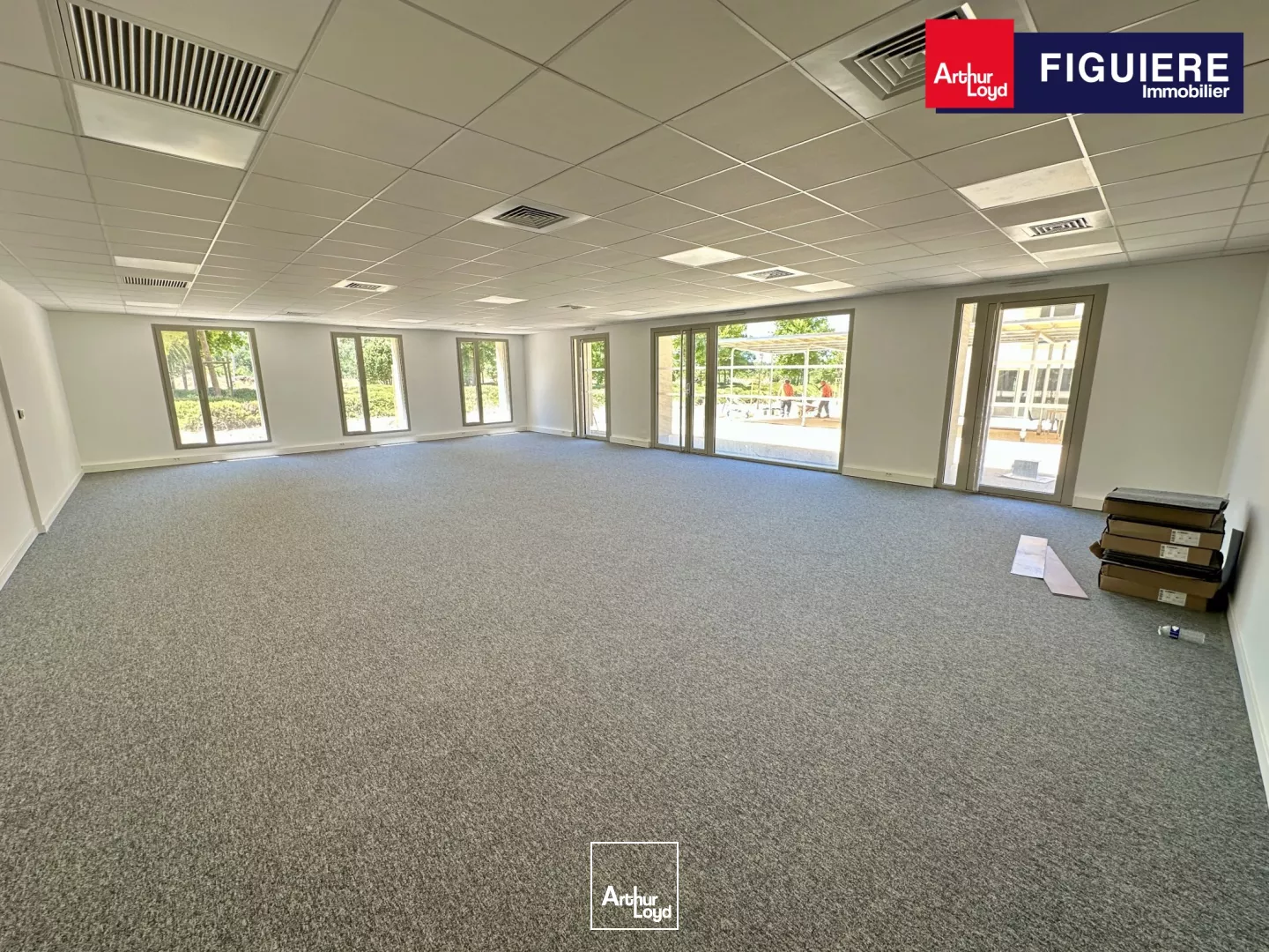 SURFACE DE BUREAUX EN RDC AU SEIN D'UN IMMEUBLE NEUF