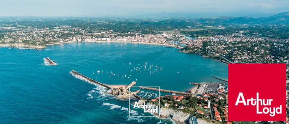 SAINT JEAN DE LUZ, plein centre ville, sur axe passant