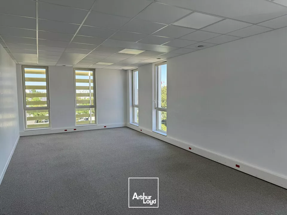 TOURS NORD BUREAUX A LOUER 235 M² PARKINGS