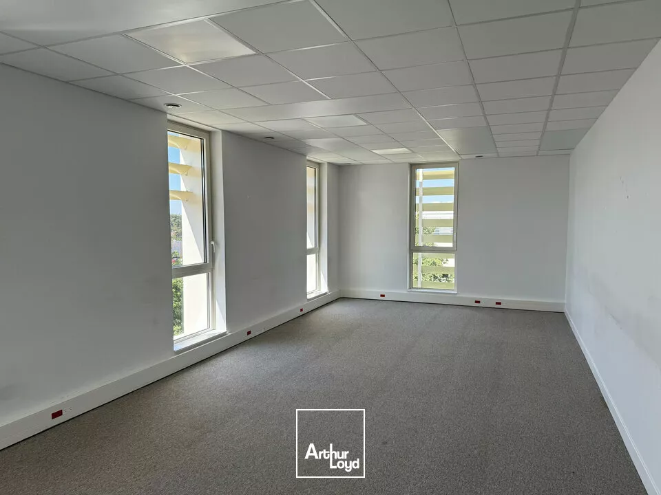 TOURS NORD BUREAUX A LOUER 235 M² PARKINGS