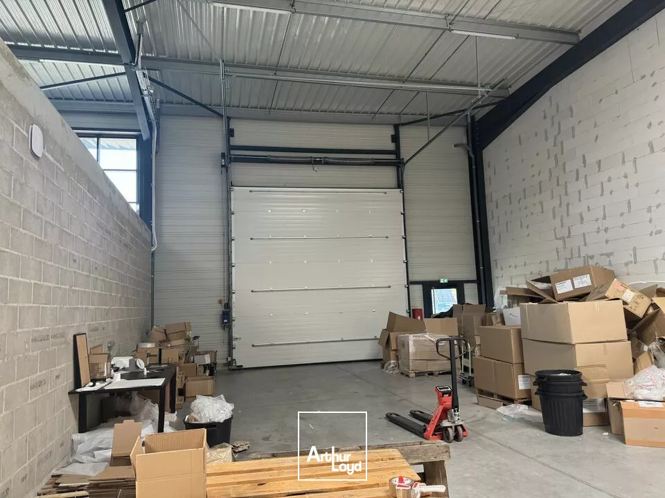 TOURS SUD CHAMBRAY - D910 - A10 - A LOUER LOCAL D'ACTIVITES DE 499 M² - 5 PARKINGS