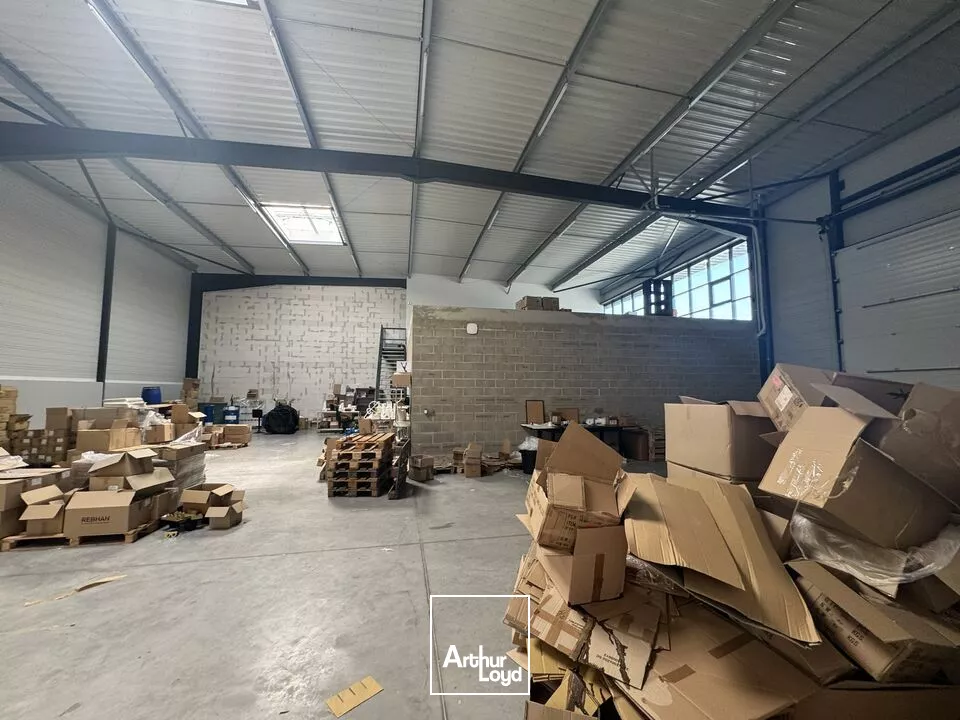 TOURS SUD CHAMBRAY - D910 - A10 - A LOUER LOCAL D'ACTIVITES DE 499 M² - 5 PARKINGS