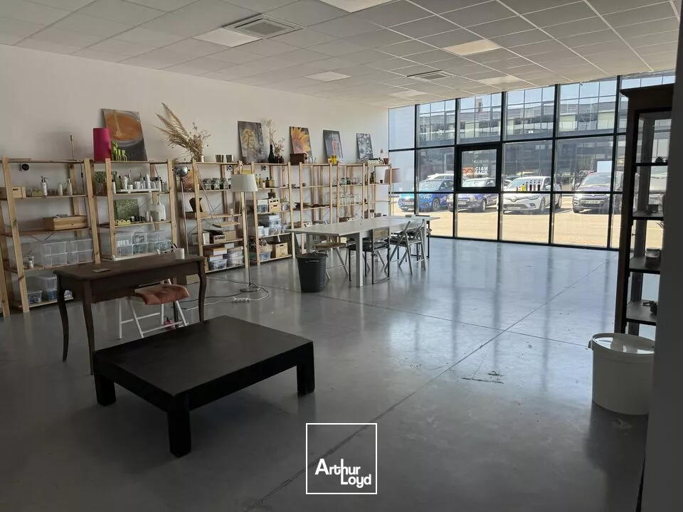 TOURS SUD CHAMBRAY - D910 - A10 - A LOUER LOCAL D'ACTIVITES DE 499 M² - 5 PARKINGS