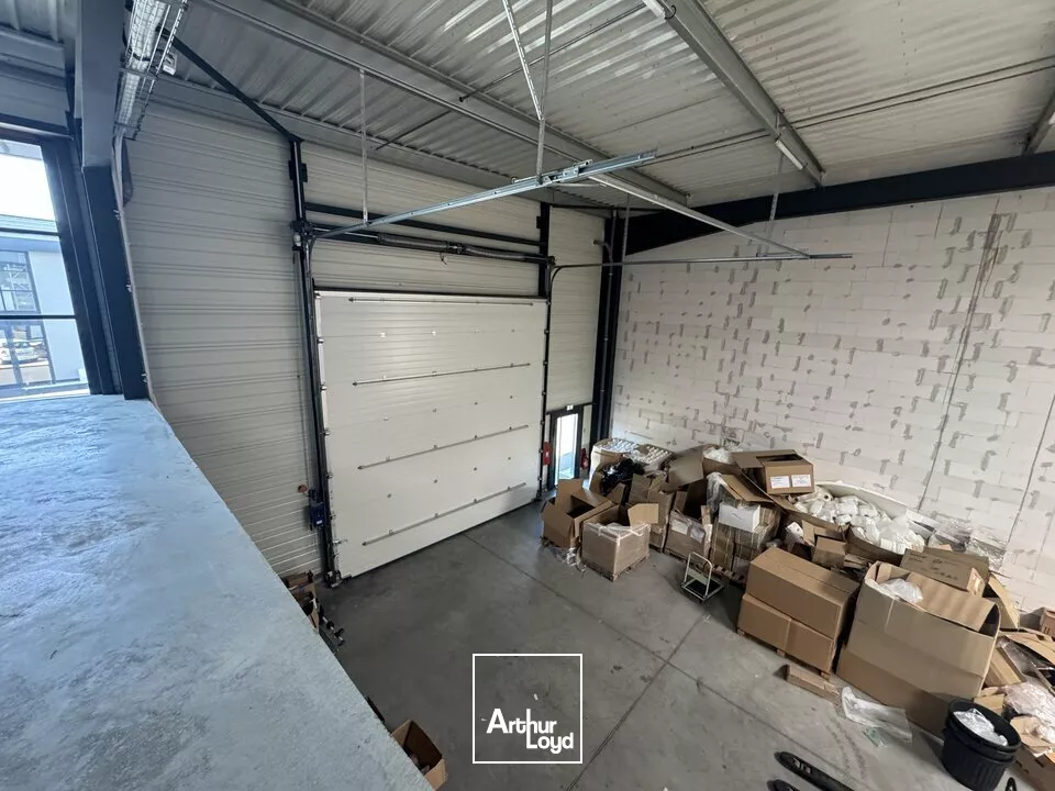 TOURS SUD CHAMBRAY - D910 - A10 - A LOUER LOCAL D'ACTIVITES DE 499 M² - 5 PARKINGS