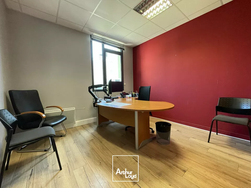 A LOUER - LE HAVRE NORD - BUREAUX - 155 m² - PLACES DE PARKING 