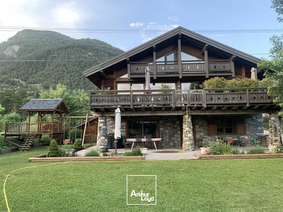 A VENDRE - Local d'activités - Bourg St Maurice