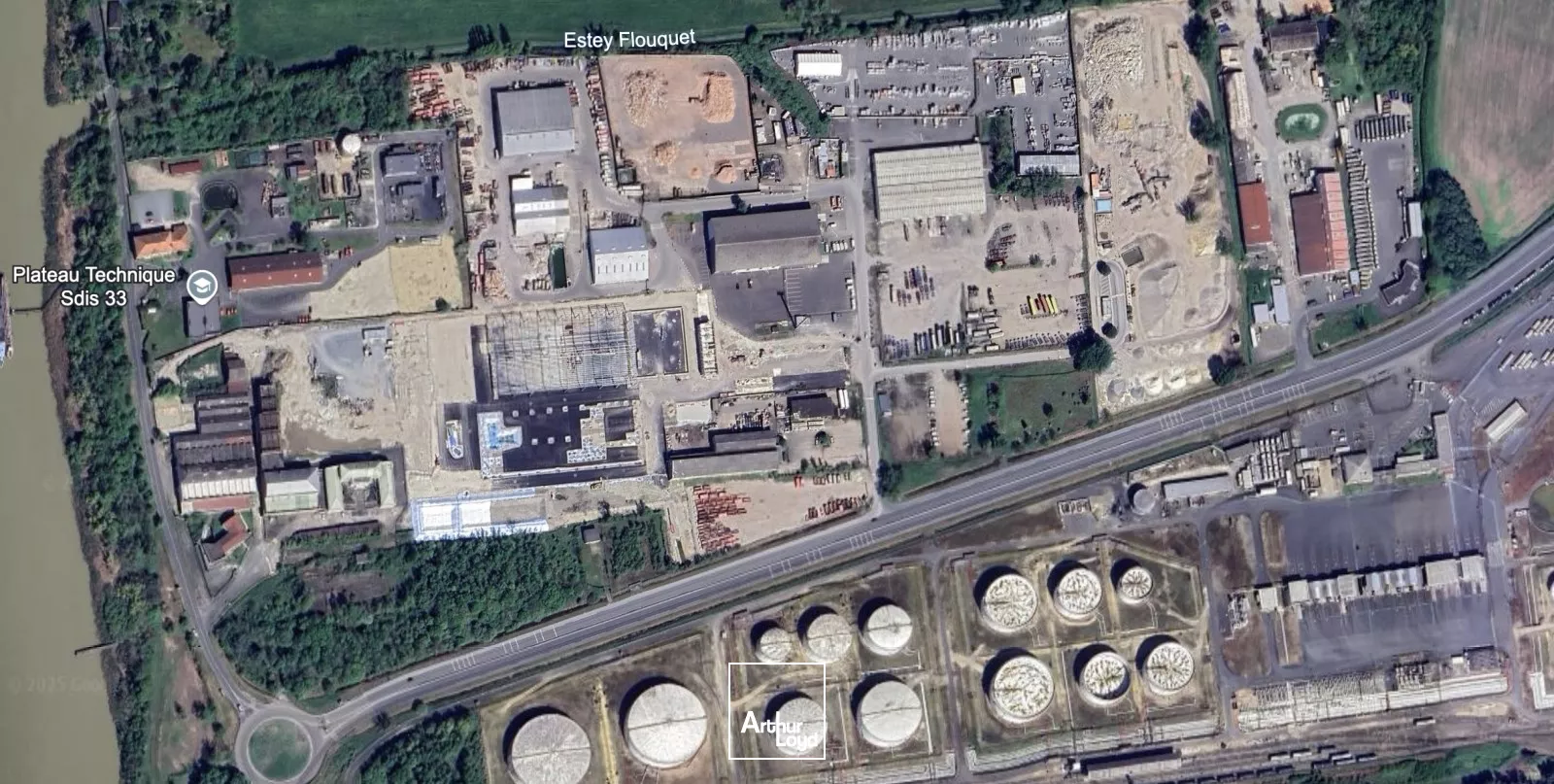 Entrepôts de 1600 m² divisibles à louer à BASSENS