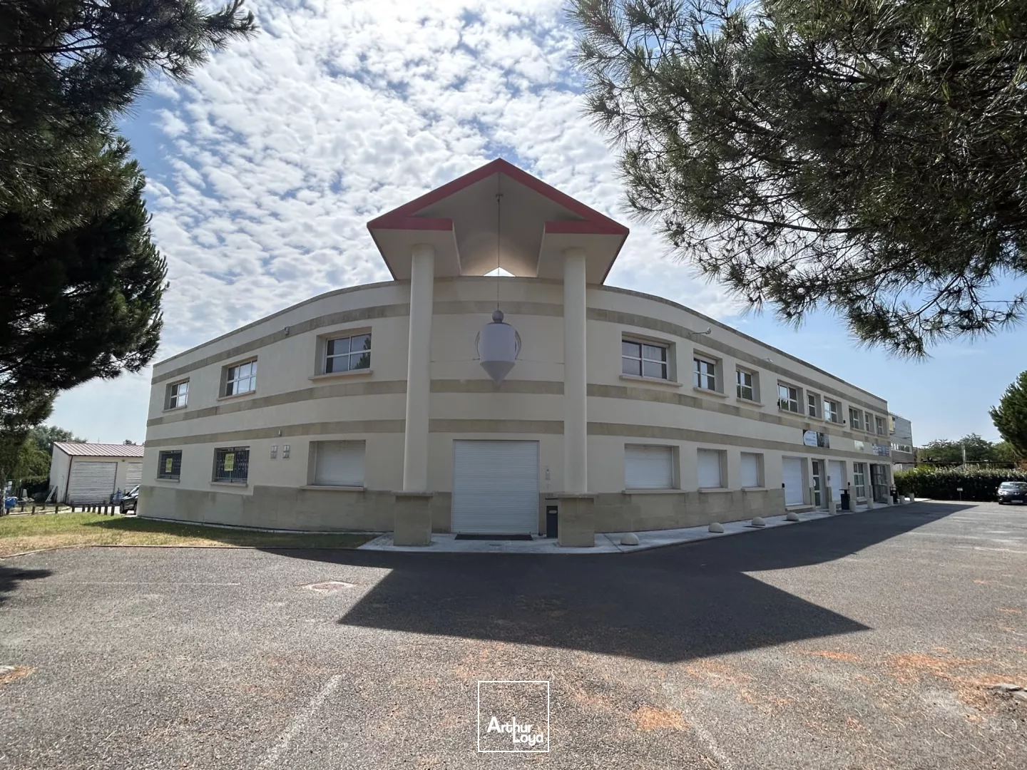 LOCAL D'ACTIVITÉ ET BUREAUX À LOUER À EYSINES 