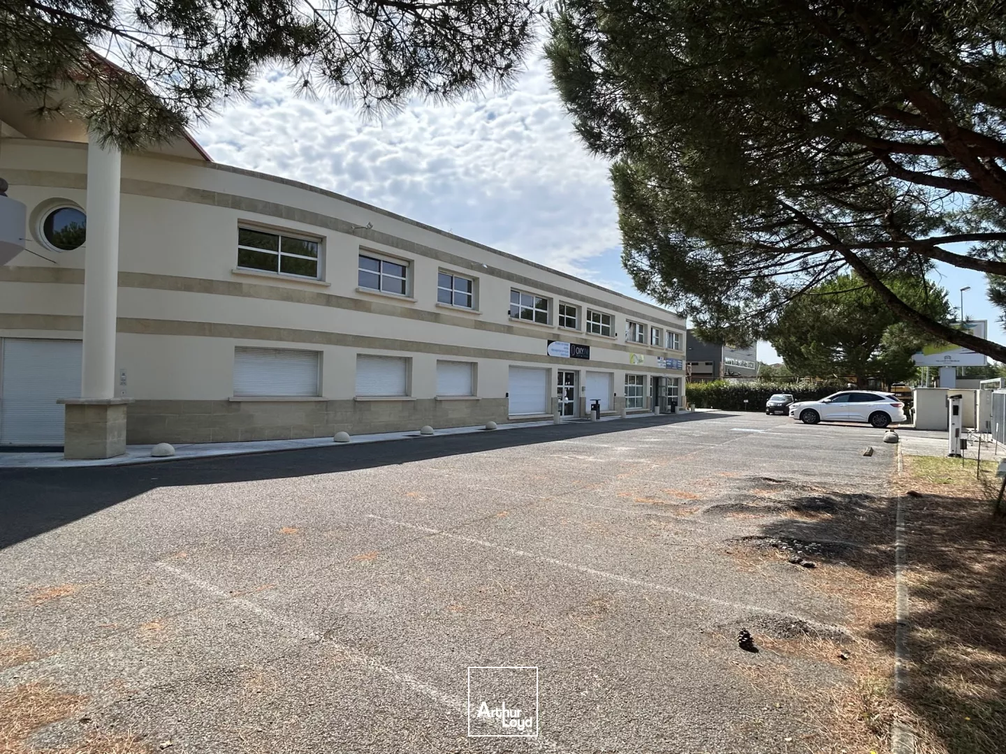 LOCAL D'ACTIVITÉ ET BUREAUX À LOUER À EYSINES 