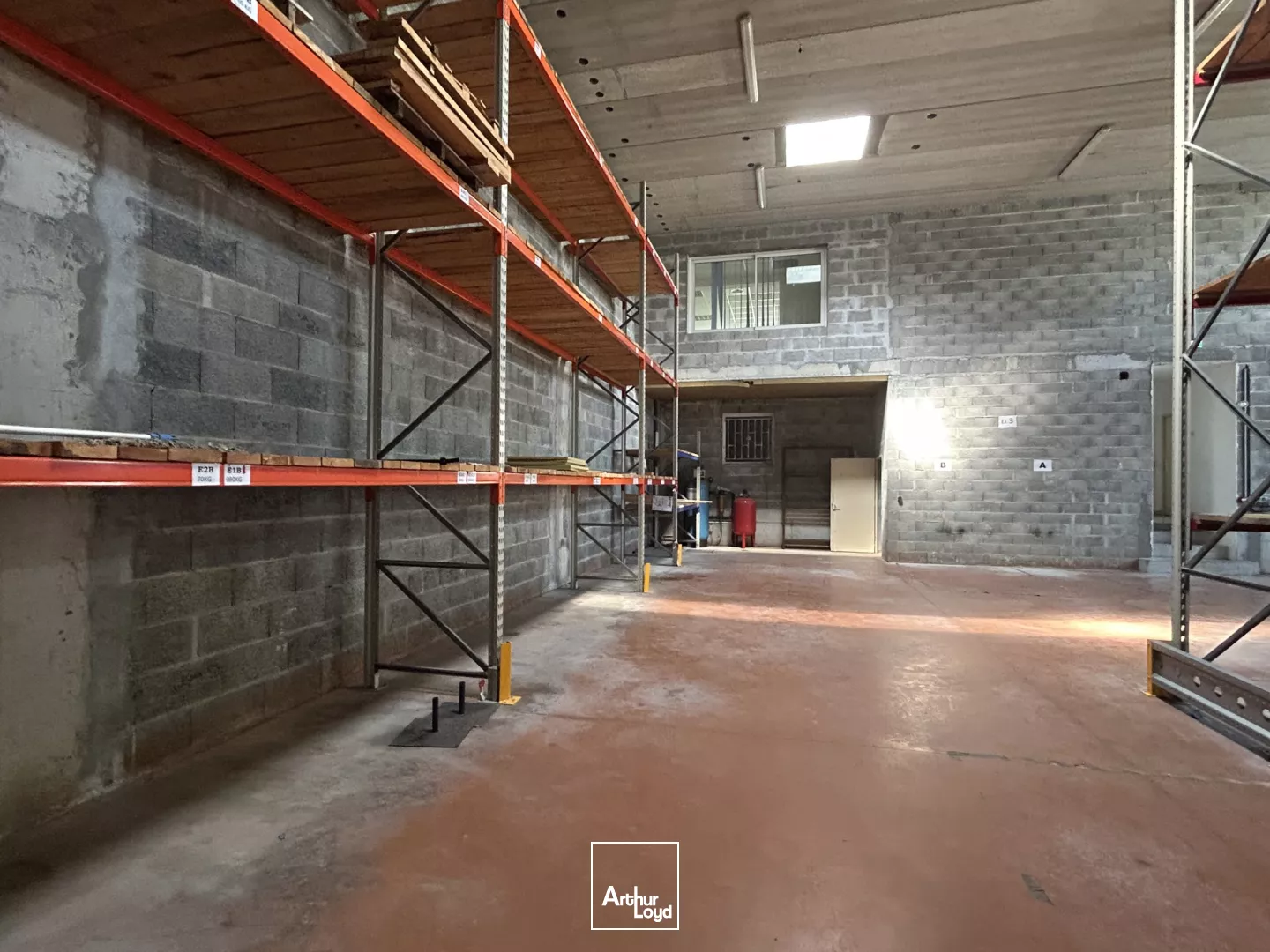 LOCAL D'ACTIVITÉ ET BUREAUX À LOUER À EYSINES 