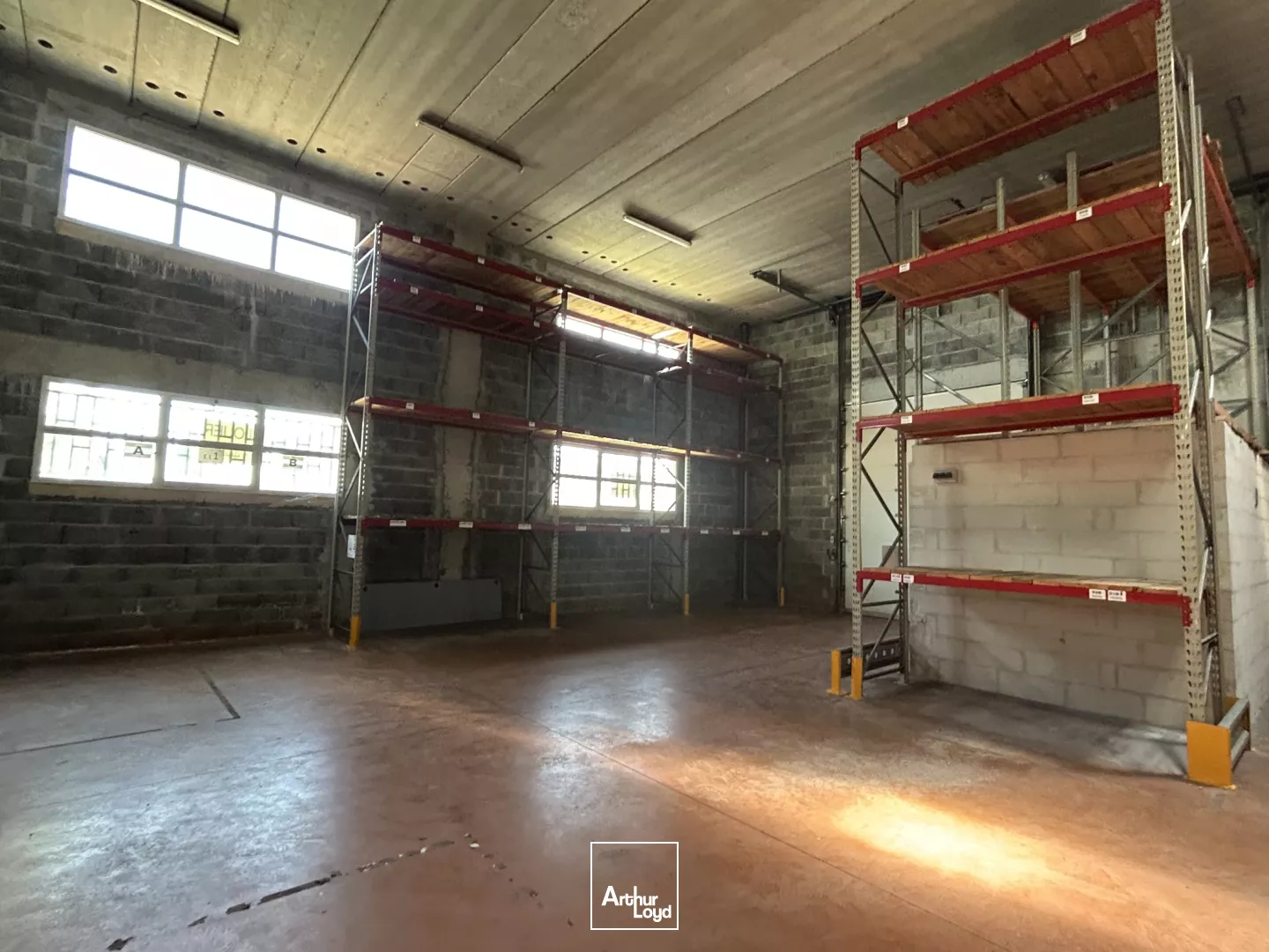 LOCAL D'ACTIVITÉ ET BUREAUX À LOUER À EYSINES 