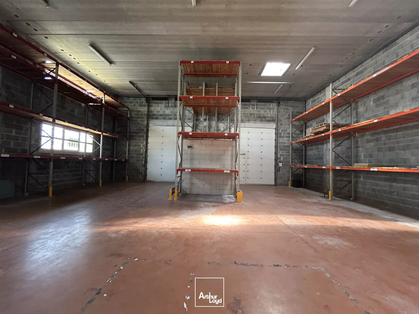 LOCAL D'ACTIVITÉ ET BUREAUX À LOUER À EYSINES 