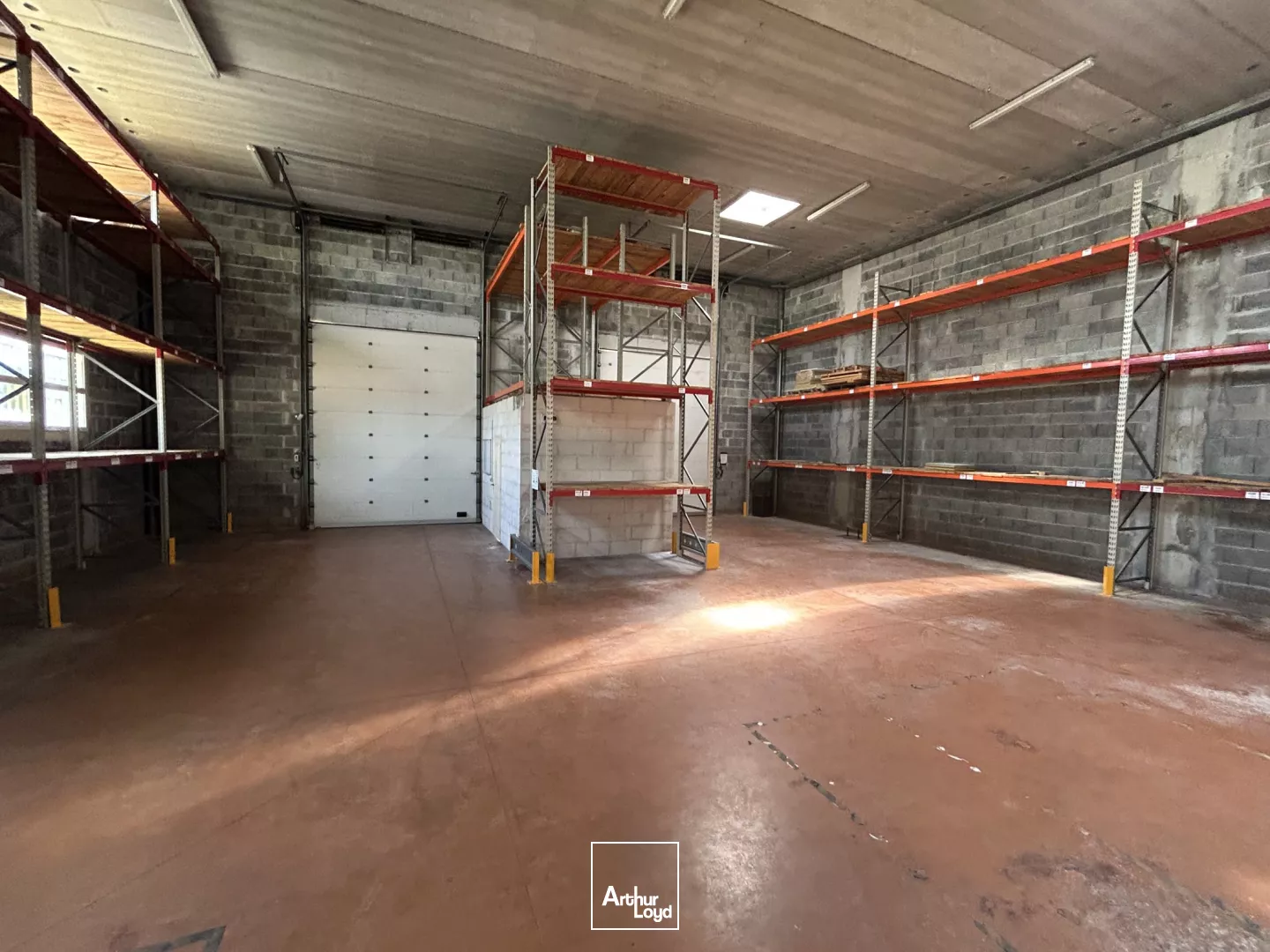 LOCAL D'ACTIVITÉ ET BUREAUX À LOUER À EYSINES 