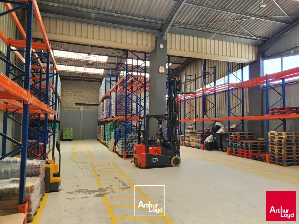 LOCATION LOCAL D'ACTIVITE 340m² avec quais 