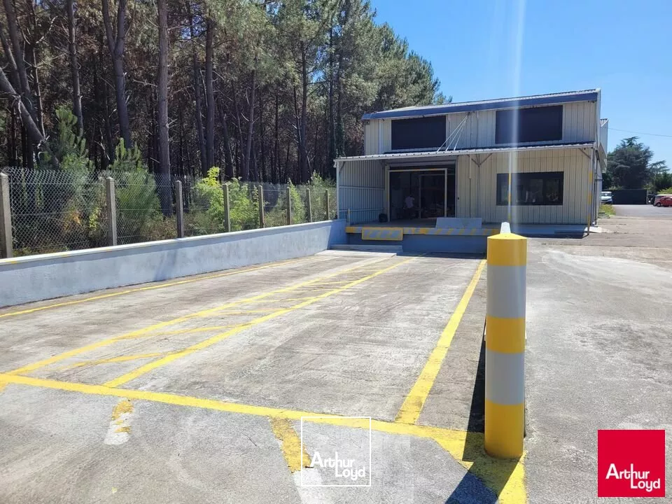 LOCATION LOCAL D'ACTIVITE 340m² avec quais 