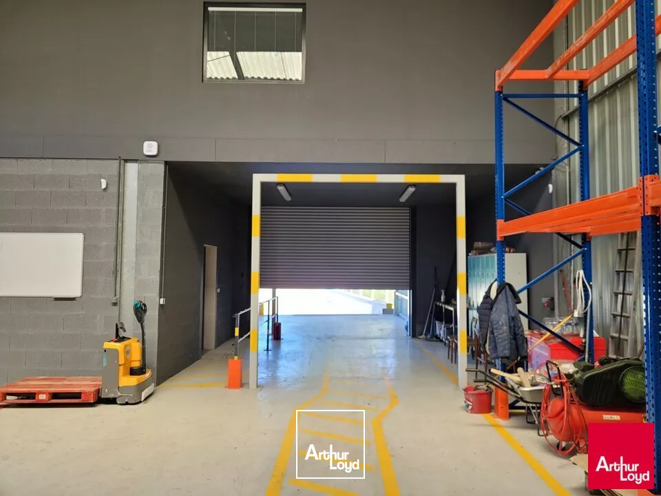 LOCATION LOCAL D'ACTIVITE 340m² avec quais 