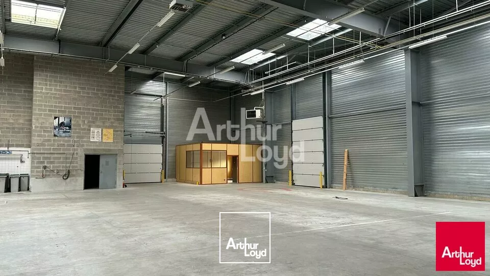 BLOIS - LOCATION LACAL D'ACTIVITÉ DE 1885 M² - A10 À 4 MN