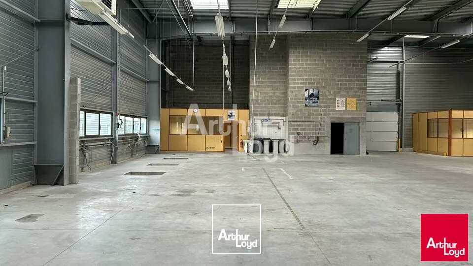 BLOIS - LOCATION LACAL D'ACTIVITÉ DE 1885 M² - A10 À 4 MN