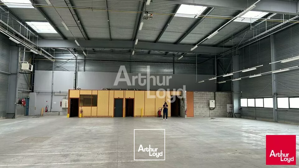 BLOIS - LOCATION LACAL D'ACTIVITÉ DE 1885 M² - A10 À 4 MN