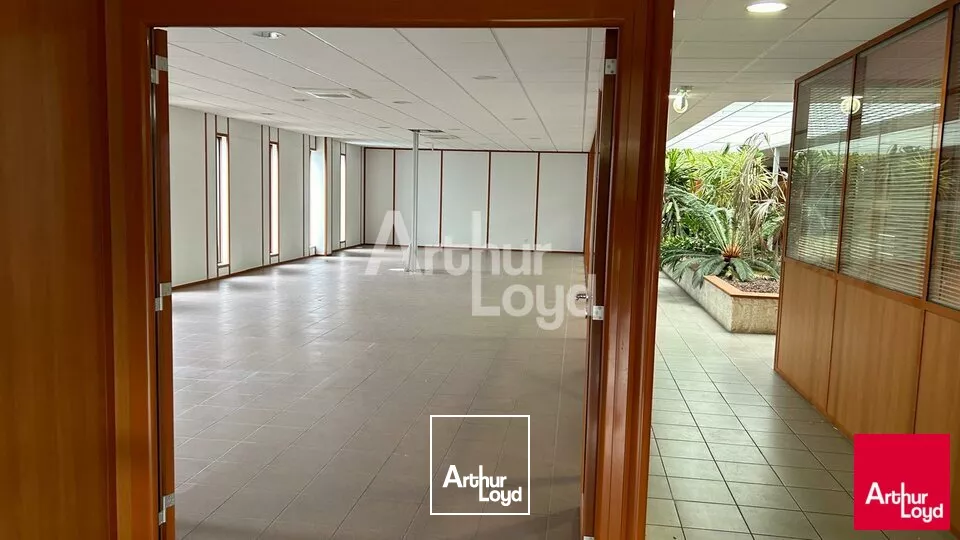 BLOIS - LOCATION LACAL D'ACTIVITÉ DE 1885 M² - A10 À 4 MN