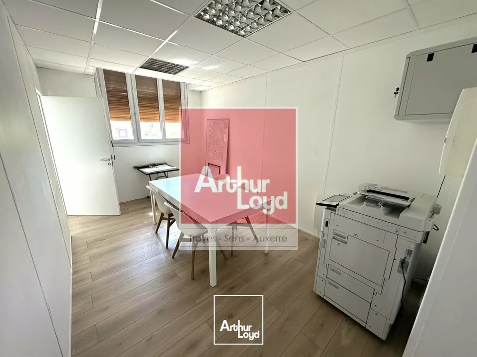À vendre Local commercial a74m² avec vitrine Troyes 