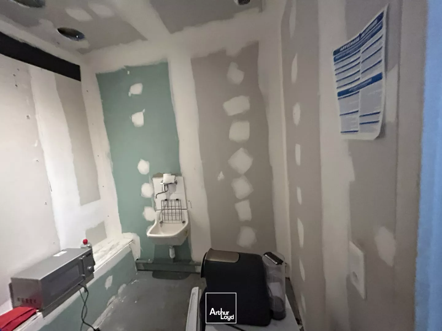 À LOUER - Local d'Activité 400 m² - Zone de Montières Amiens proche centre.