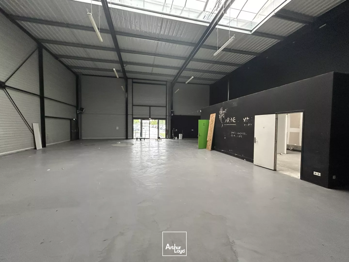 À LOUER - Local d'Activité 400 m² - Zone de Montières Amiens proche centre.