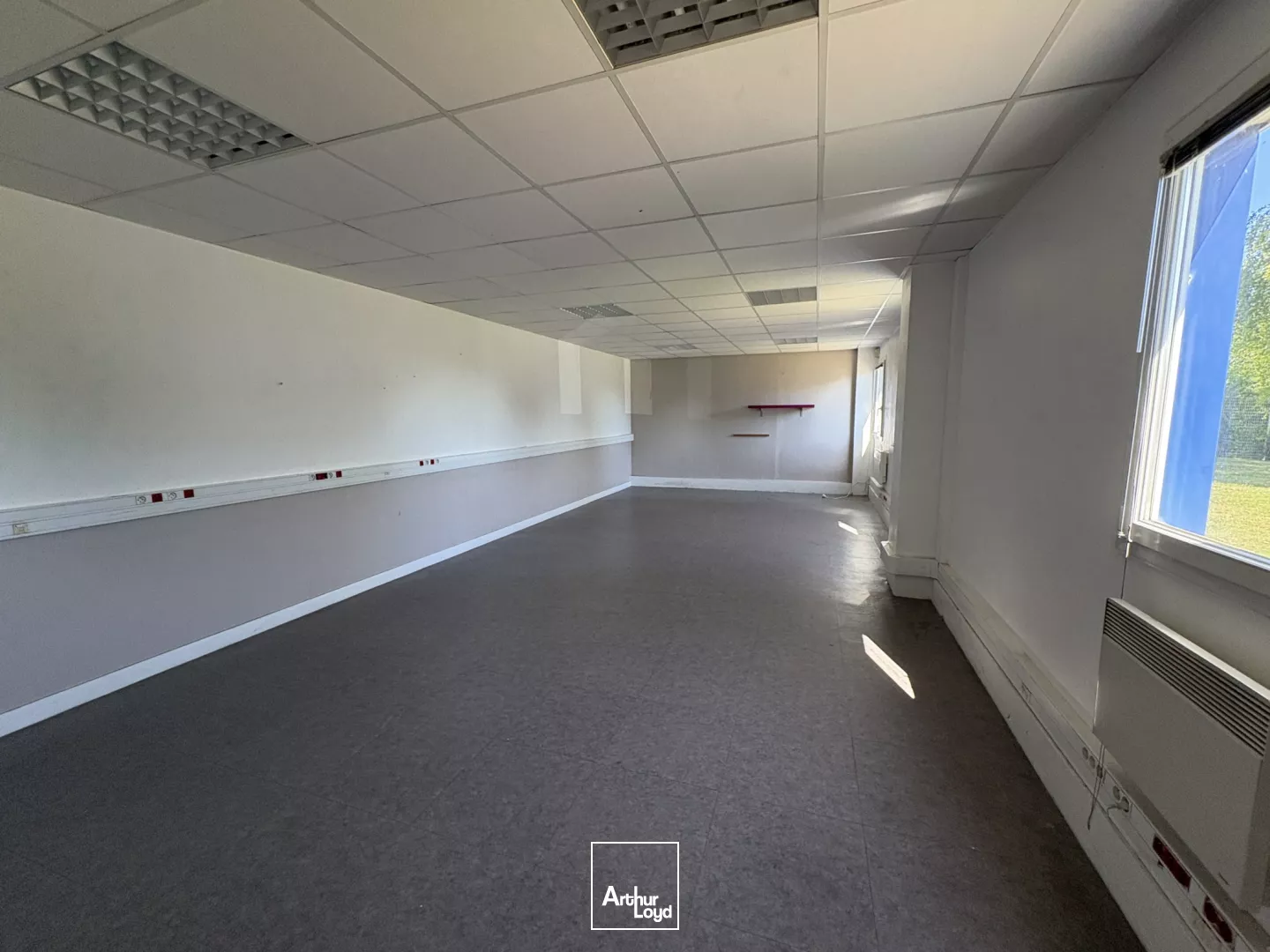 A LOUER LOCAL D'ACTIVITÉ 452 M2 FITZ JAMES