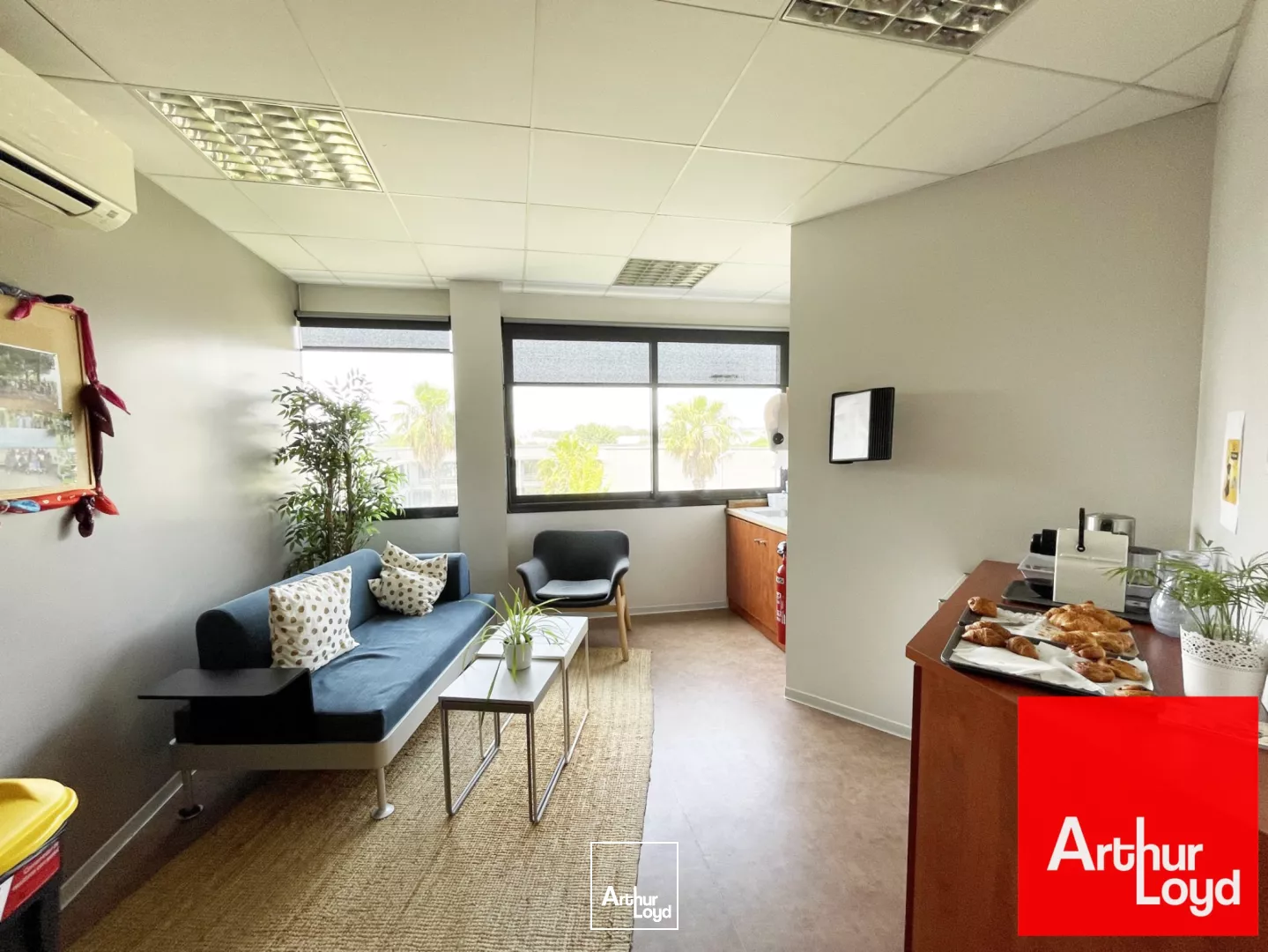 BUREAUX A LOUER - PLATEAUX AMENAGES AVEC NOMBREUX PARKINGS - PEROLS