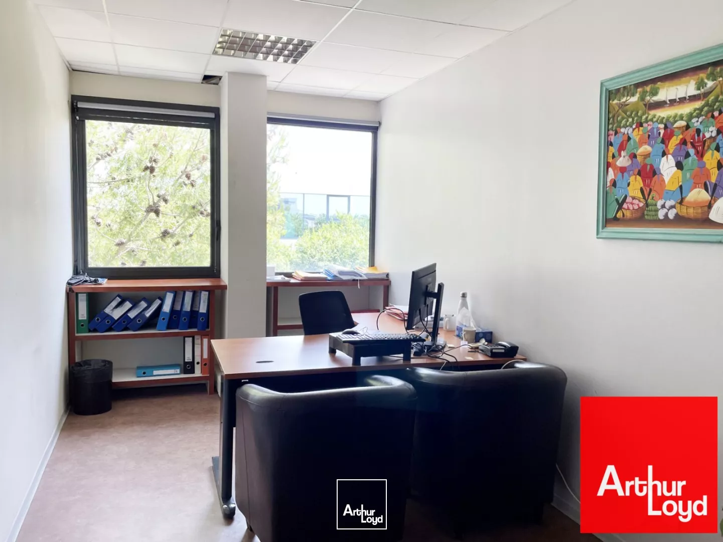 BUREAUX A LOUER - PLATEAUX AMENAGES AVEC NOMBREUX PARKINGS - PEROLS