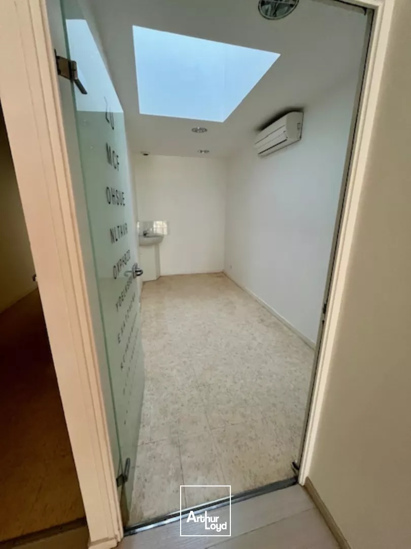 LOCAL COMMERCIAL - 90 M2 - LE POULIGUEN - A LOUER