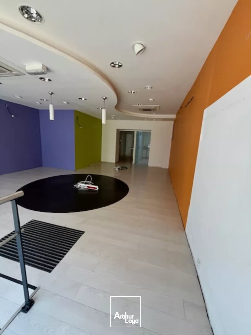 LOCAL COMMERCIAL - 90 M2 - LE POULIGUEN - A LOUER