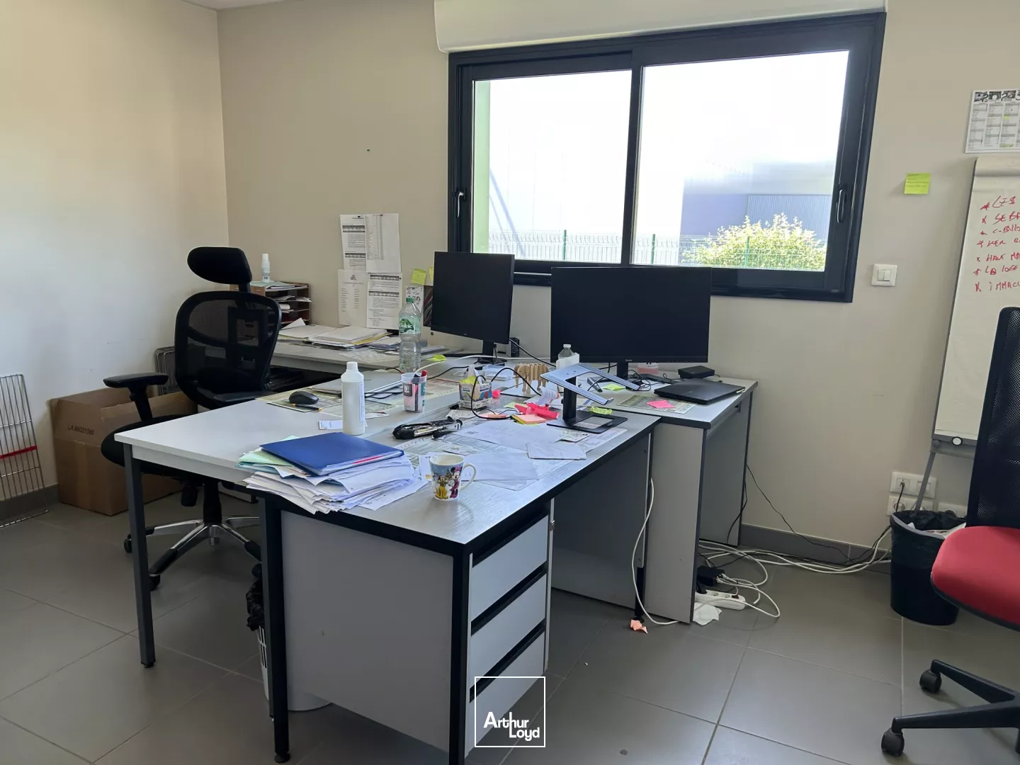 A LOUER - ATELIER - STOCKAGE - BUREAUX - ZONE DE BRAIS - ST NAZAIRE - 500 M2 