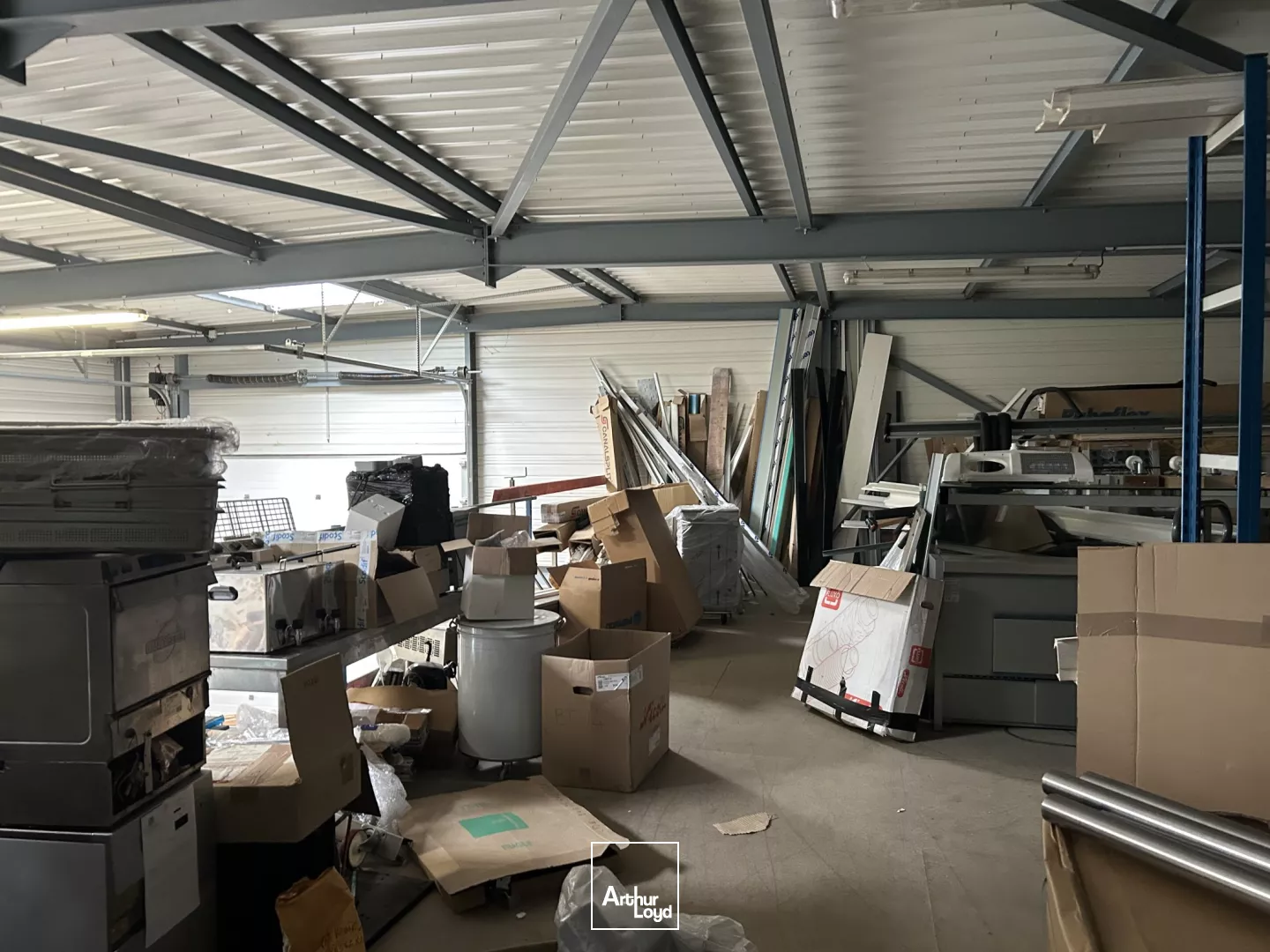 A LOUER - ATELIER - STOCKAGE - BUREAUX - ZONE DE BRAIS - ST NAZAIRE - 500 M2 
