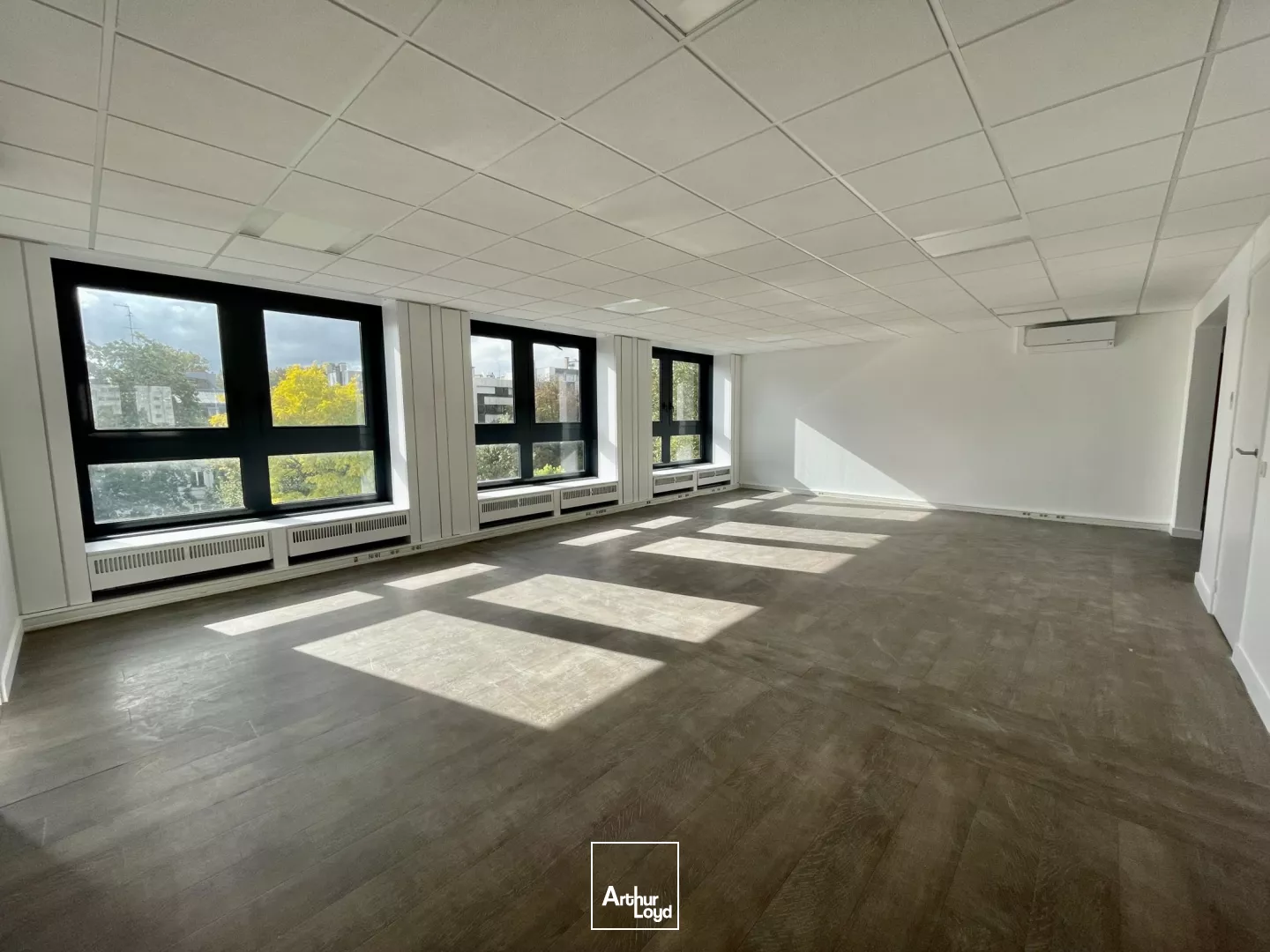 Locaux Rénovés à Louer à Lille avec Parkings - Centre-Ville Proche Services, Commerces et Transports