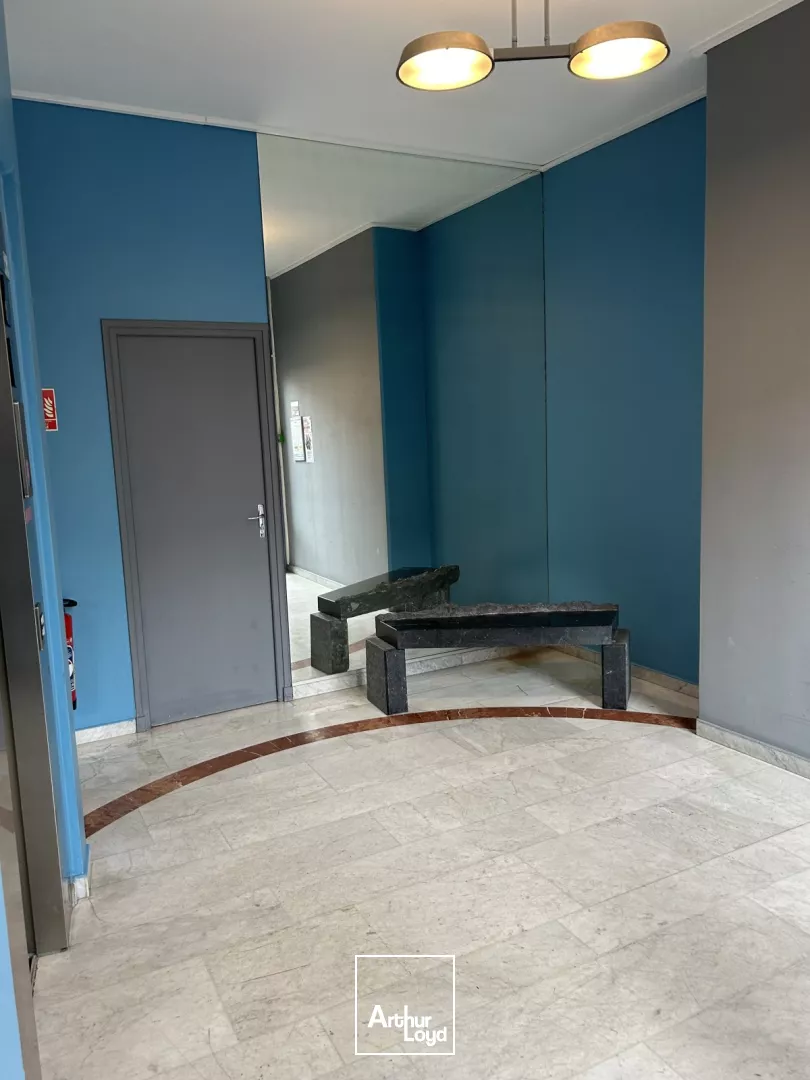 À louer : Bureaux lumineux de 1 000 m² en centre-ville de Lille - Accessibilité optimale et services à proximité