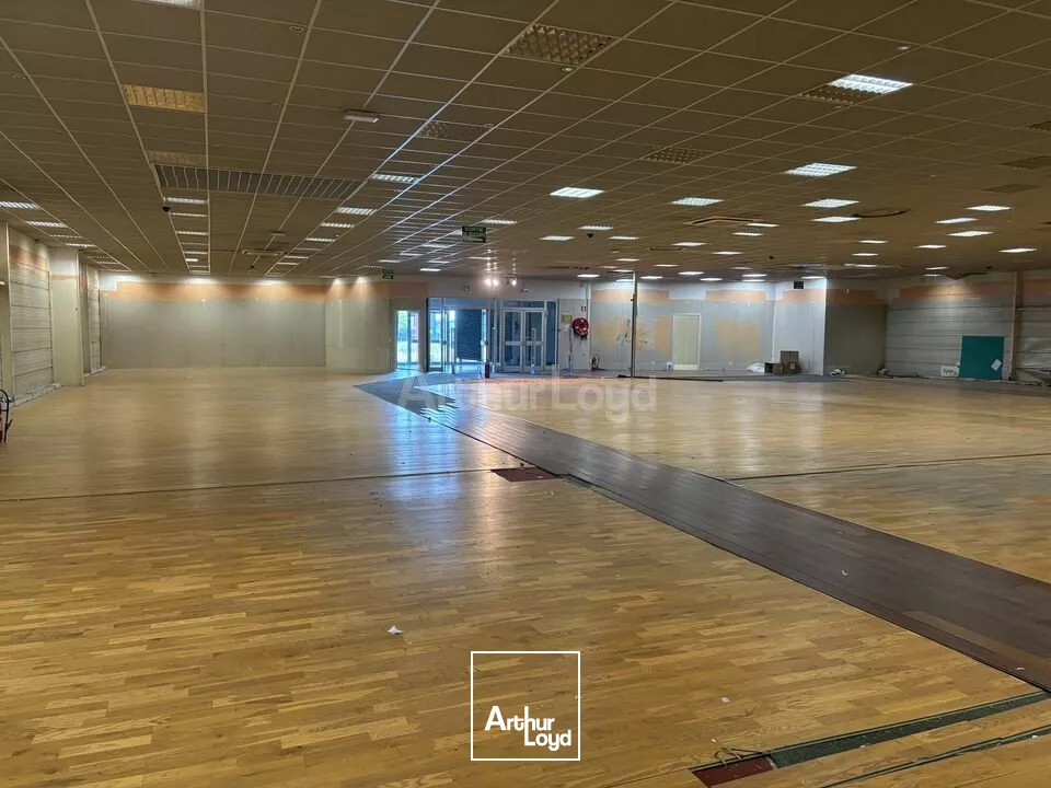 LOCAL COMMERCIAL à LOUER de 1849.59 m²