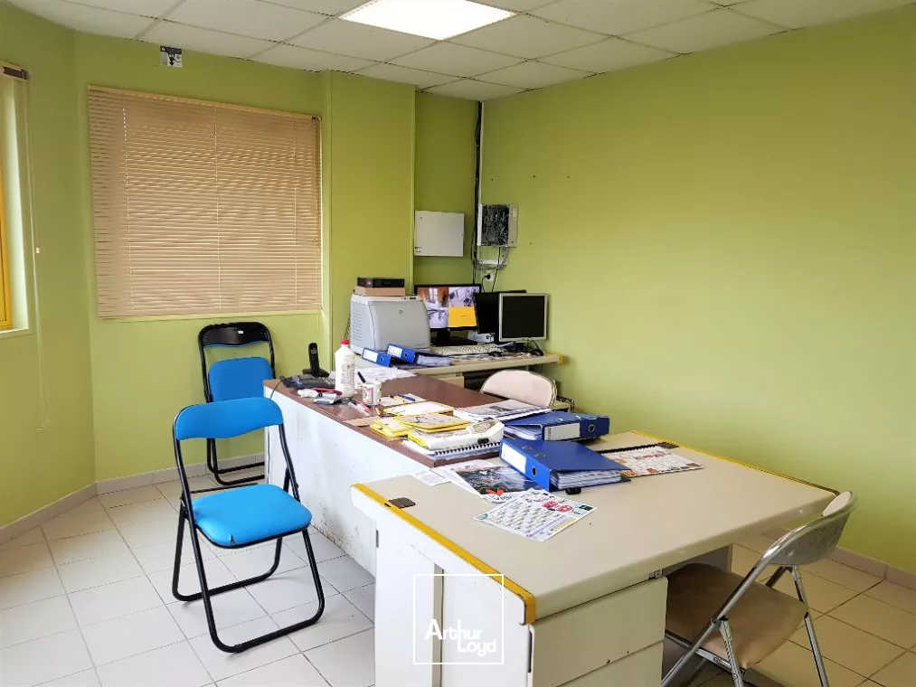 A VENDRE SUD VIENNE - BATIMENT INDUSTRIEL AGRO ALIMENTAIRE DE 900m²