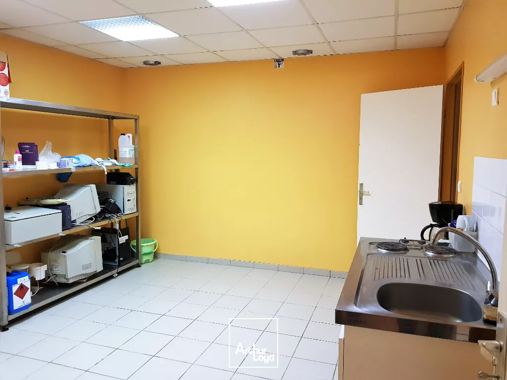 A VENDRE SUD VIENNE - BATIMENT INDUSTRIEL AGRO ALIMENTAIRE DE 900m²