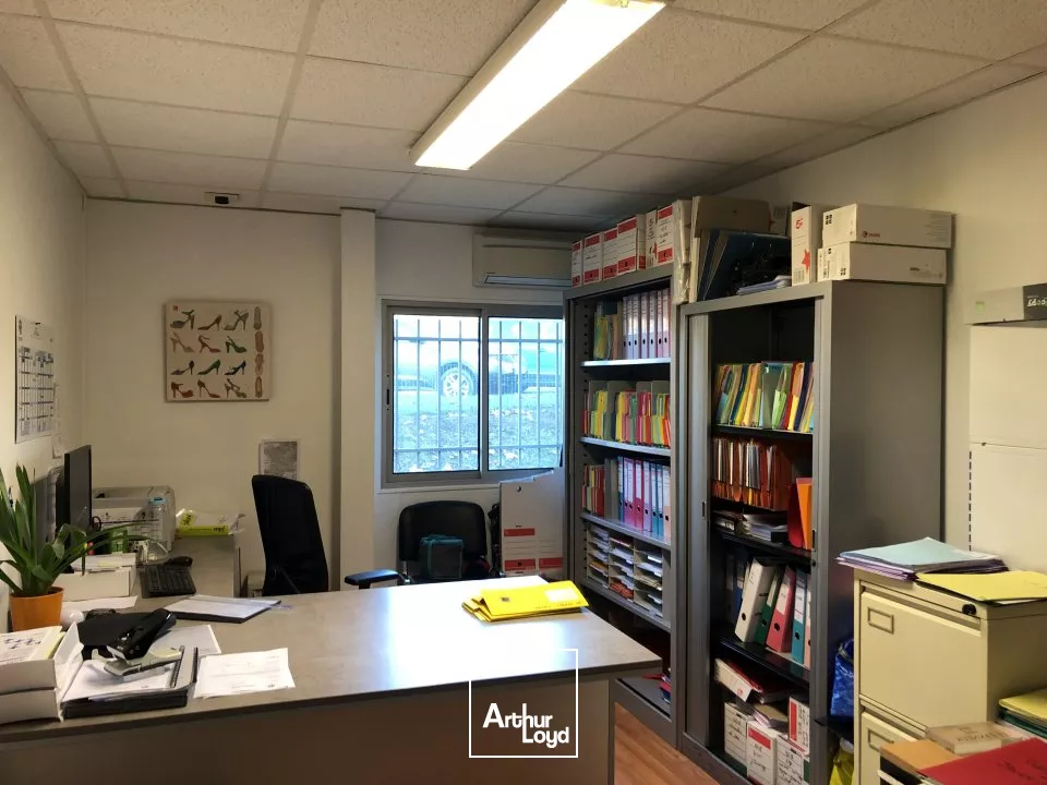 À LOUER BATIMENT D'ACTIVITE DE 840 M2 A CHAMPDENIERS