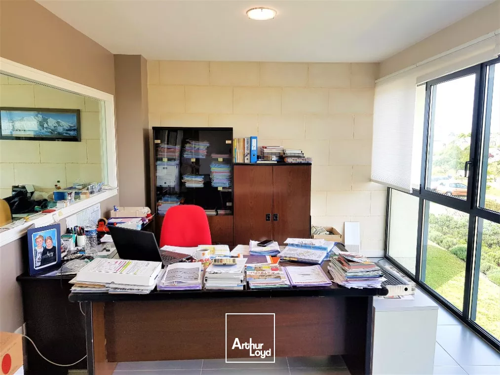 Grand Poitiers Saint Georges les Bx - à louer 98 m² de bureaux